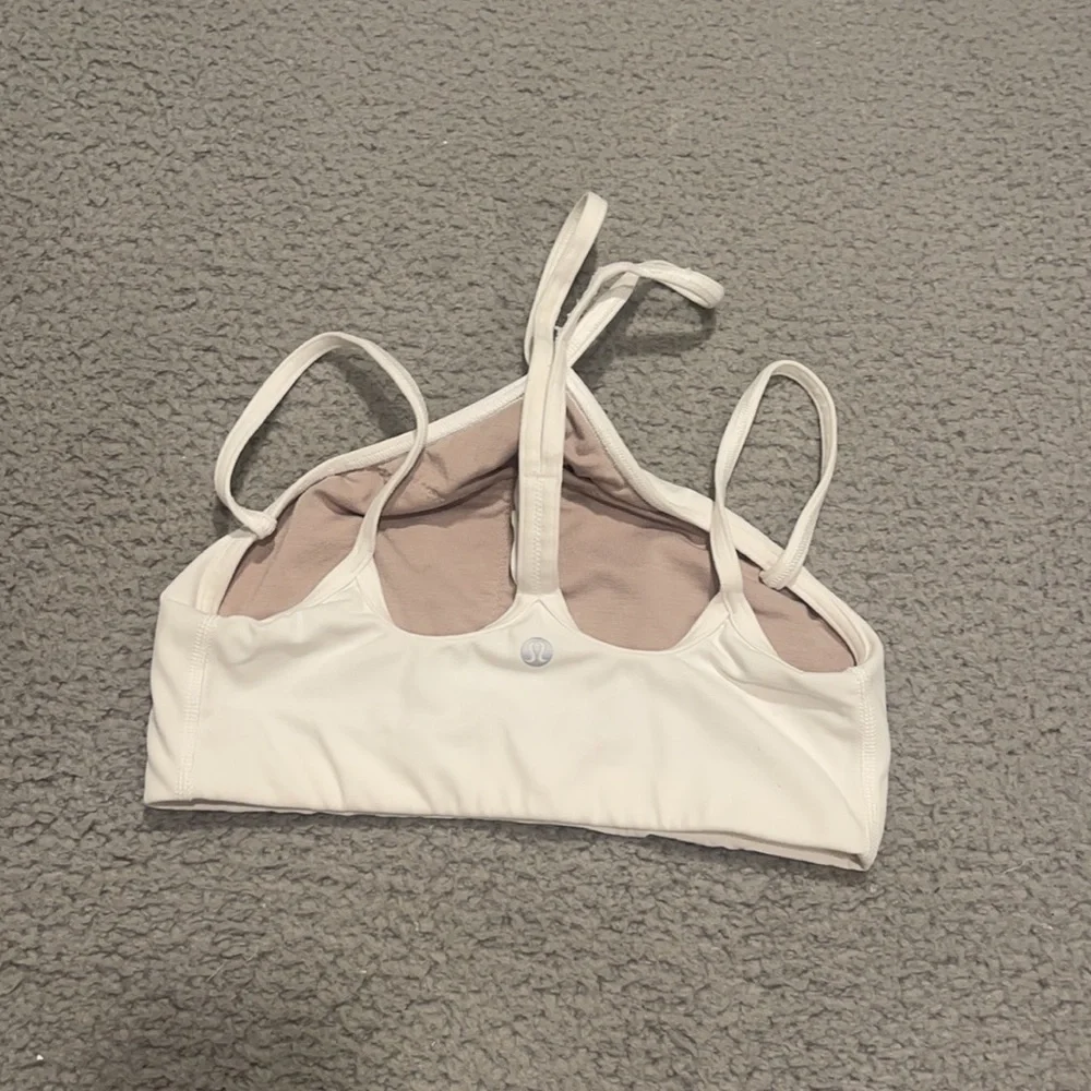 Lululemon Flow Y Strappy Bra Nulu *Light Support, A–C Cups White size 6